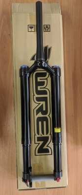 Перевернутая амортизационная вилка для велосипедов MTB WREN WSF110-150ATK с системой TwinAir и ​шпоночным соединением в стойках, под втулку 15x110 мм, ход 150 мм, расстояние от оси до короны 570 мм (настраивается на 560, 550, 540) - вид 4 миниатюра