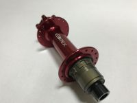 Втулка Bitex FB-MTR12-197 для фэтбайка с барабаном SRAM XD, задняя, под сквозную ось 12 мм, ширина 197 мм, дисковый тормоз на 6 болтов, 32 спицы, 4 промподшипника (6902*3+6802*1), красный цвет, 340 грамма - вид 2 миниатюра